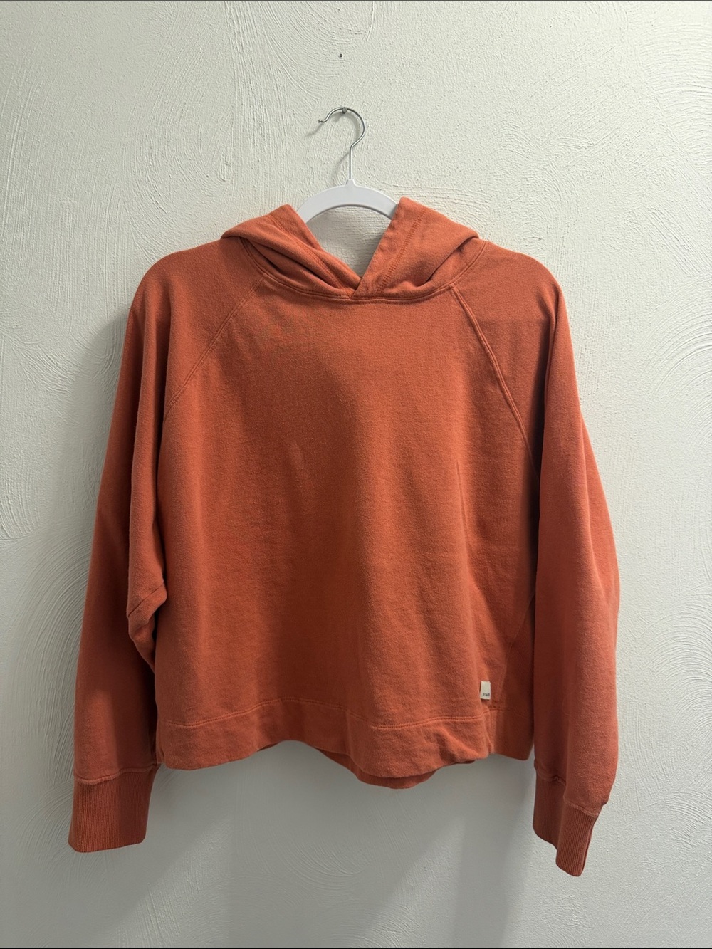 Vuori Cropped Hoodie Sweater in Dusty Rose/Coral